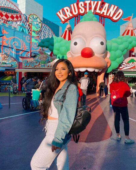 What to Wear to a Theme Park
