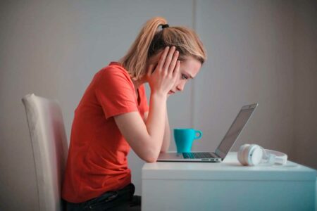8 Warning Signs You Have An Unhealthy Relationship With Alcohol