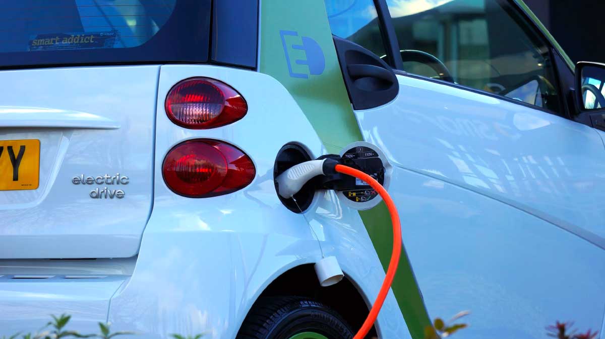 Is an Electric Car Viable For The Average Person? Julieverse