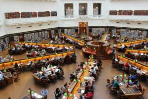 How to Support Your Teenager as They Choose Colleges
