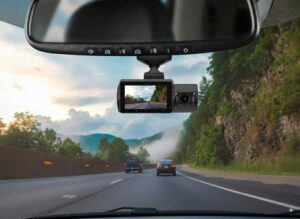 Simplifying Connectivity: Dash Cam Considerations